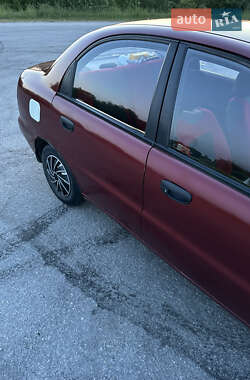 Седан Daewoo Lanos 2004 в Полонном