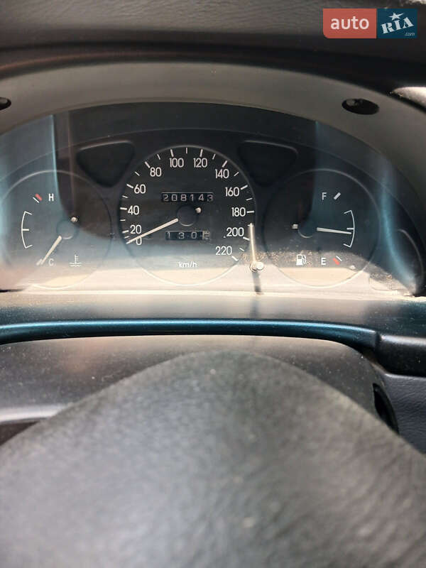 Седан Daewoo Lanos 2003 в Львове