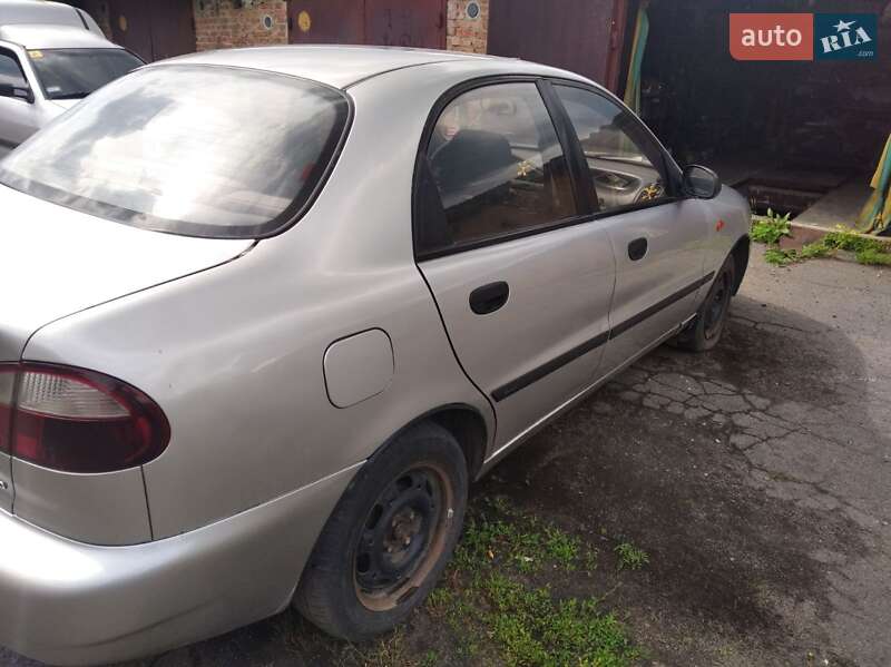 Седан Daewoo Lanos 2002 в Миргороде