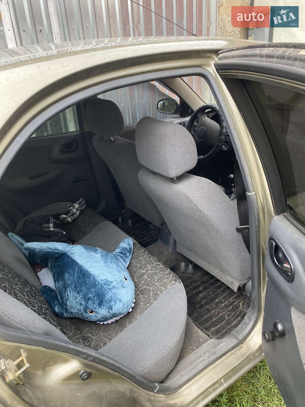 Седан Daewoo Lanos 2005 в Умани