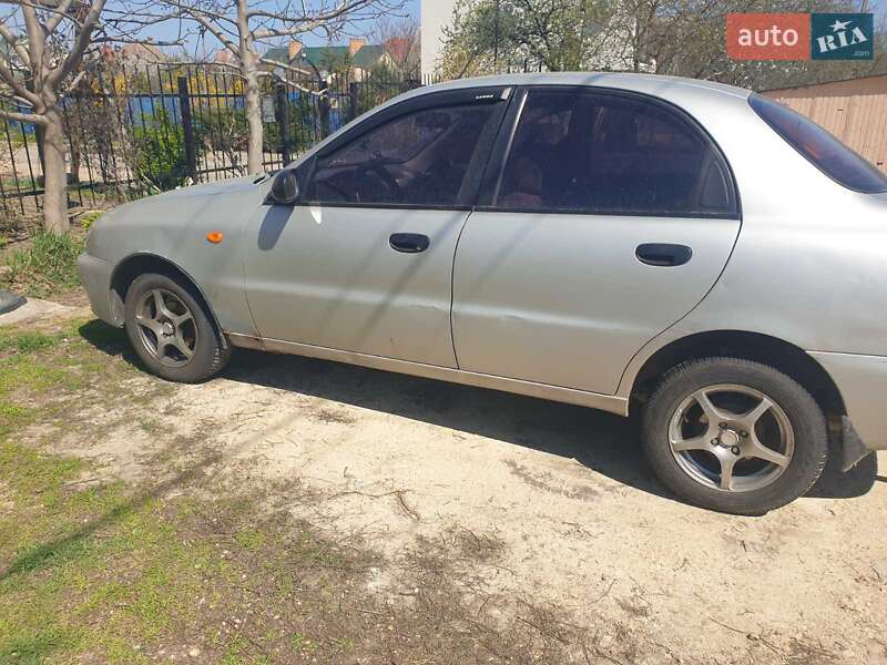 Седан Daewoo Lanos 2004 в Черноморске