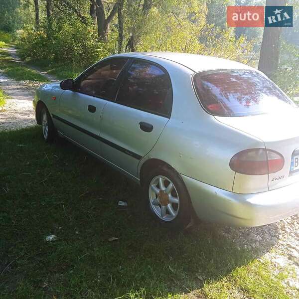 Седан Daewoo Lanos 2005 в Почаєві