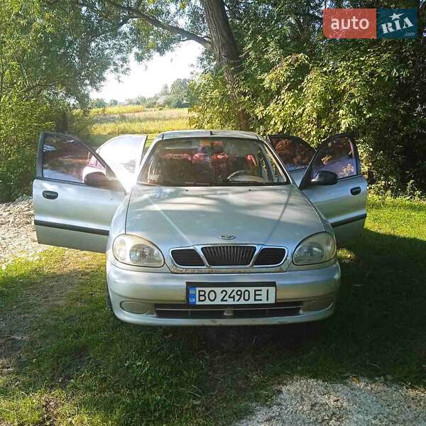 Седан Daewoo Lanos 2005 в Почаєві