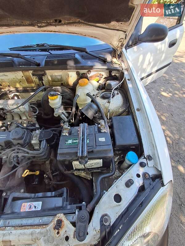 Седан Daewoo Lanos 2004 в Киеве