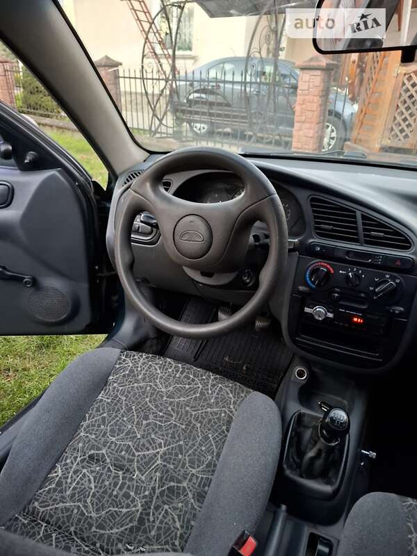 Седан Daewoo Lanos 2005 в Ровно