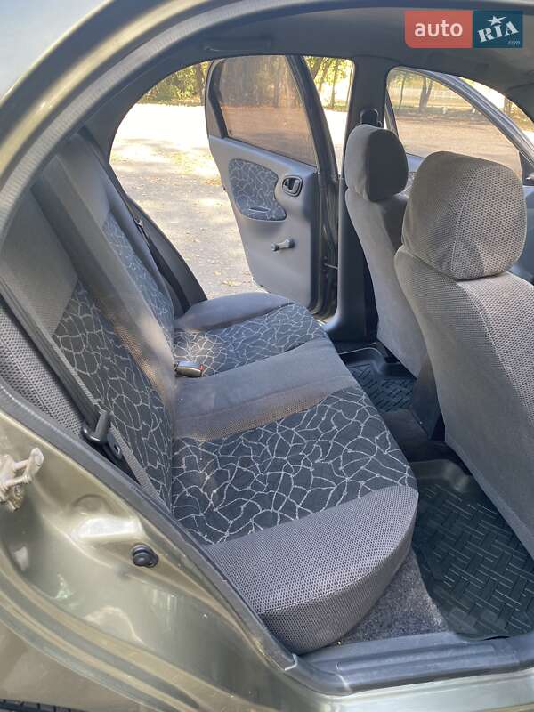 Седан Daewoo Lanos 2004 в Корсуне-Шевченковском