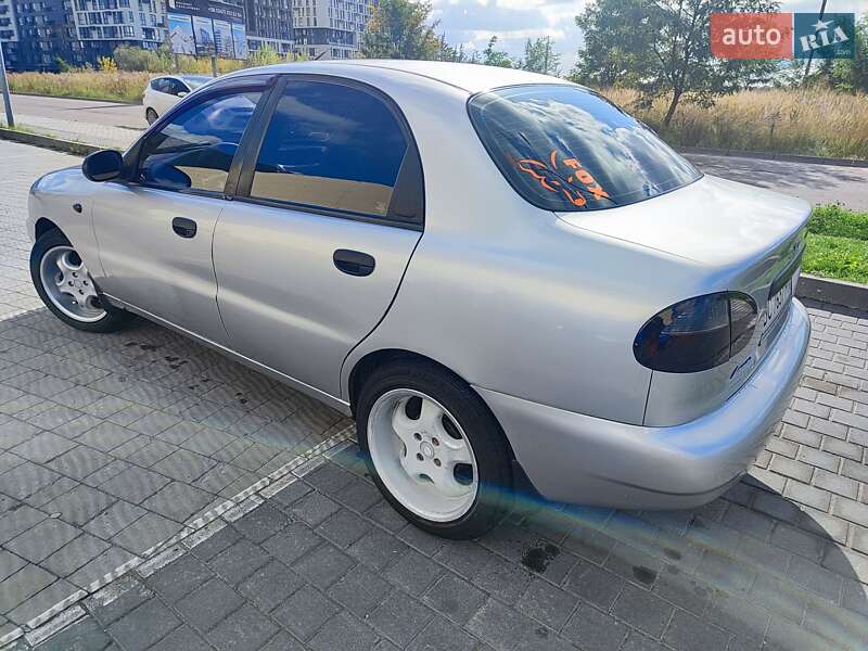 Седан Daewoo Lanos 2003 в Львове