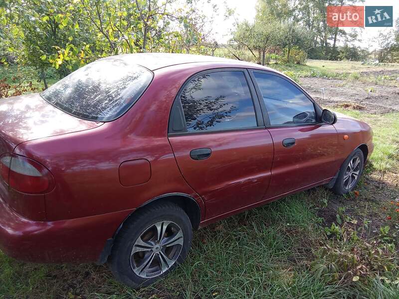 Седан Daewoo Lanos 2004 в Попельне