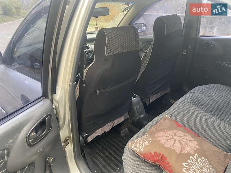 Седан Daewoo Lanos 2004 в Кропивницькому