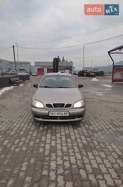 Седан Daewoo Lanos 2004 в Хусте