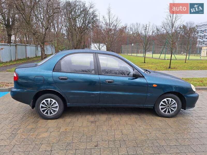 Седан Daewoo Lanos 2004 в Львові