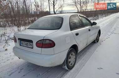 Седан Daewoo Lanos 2005 в Мені