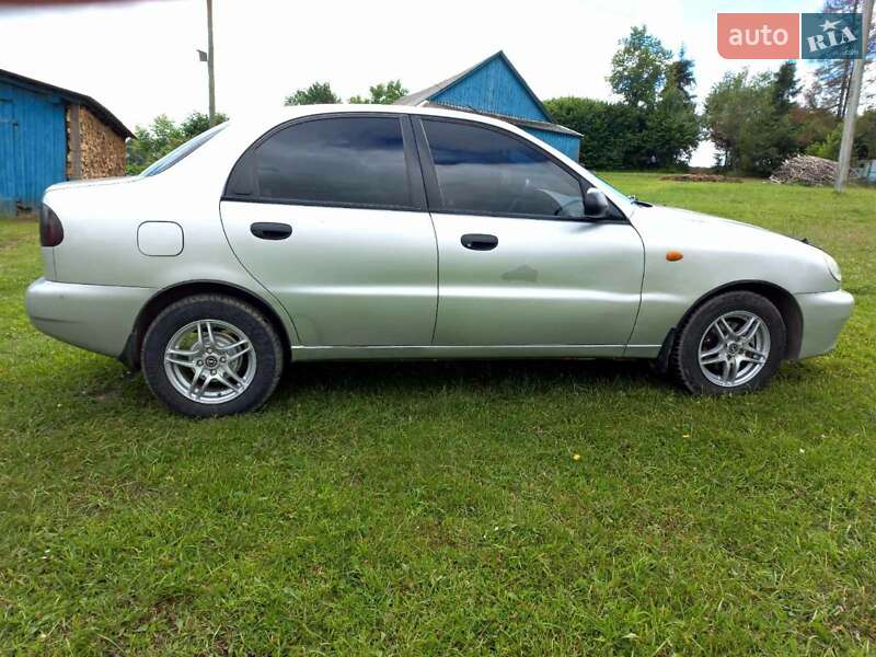 Седан Daewoo Lanos 2002 в Турке
