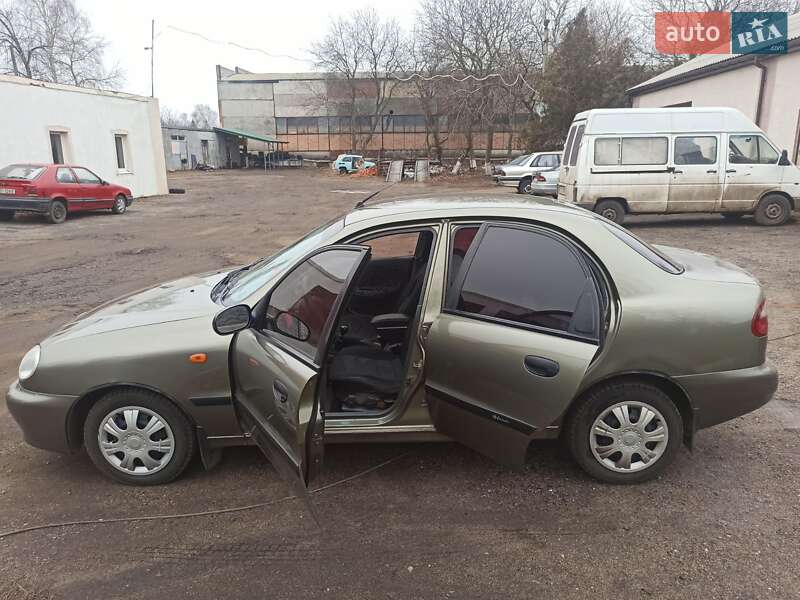 Седан Daewoo Lanos 2004 в Гребенке