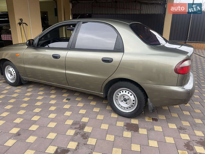 Седан Daewoo Lanos 2004 в Киеве