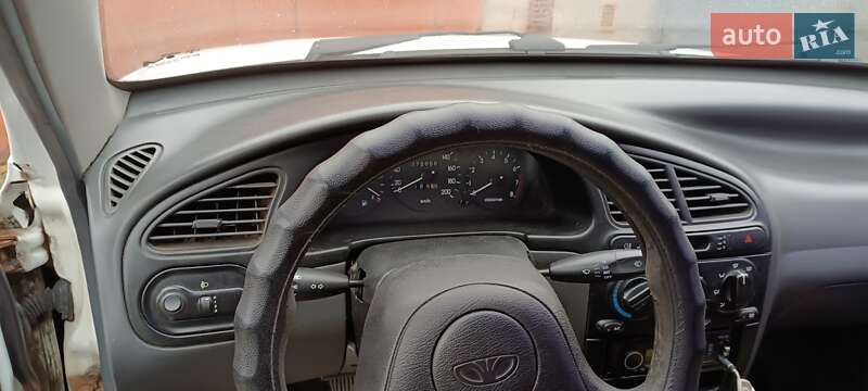 Седан Daewoo Lanos 1998 в Желтых Водах