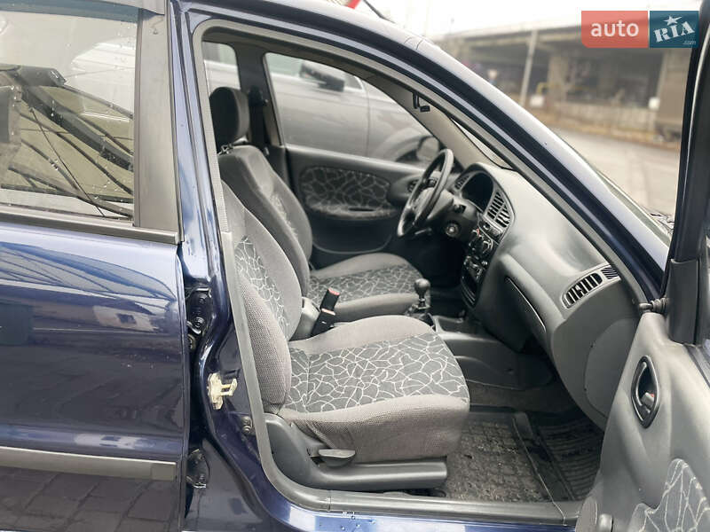 Седан Daewoo Lanos 2003 в Львове