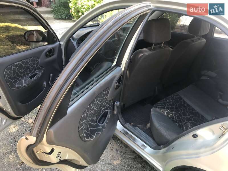 Седан Daewoo Lanos 2003 в Киеве