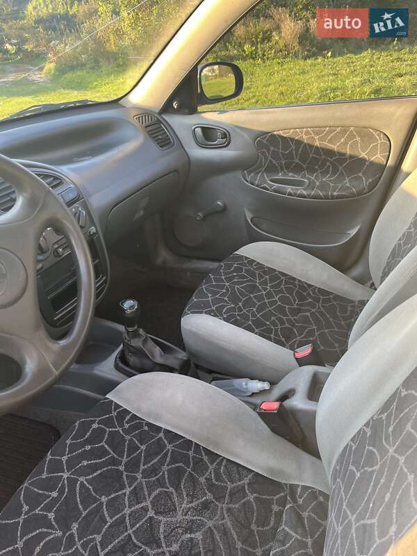 Седан Daewoo Lanos 2004 в 