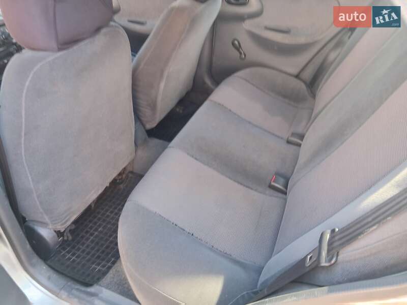 Седан Daewoo Lanos 2004 в Краснограді
