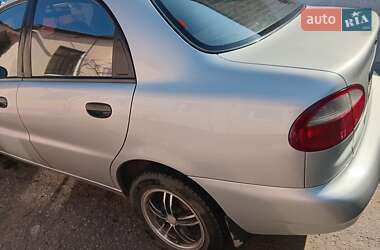 Седан Daewoo Lanos 2004 в Краснограді