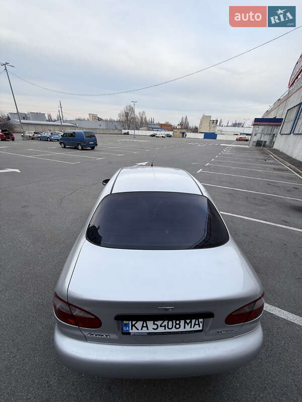 Седан Daewoo Lanos 2002 в Киеве