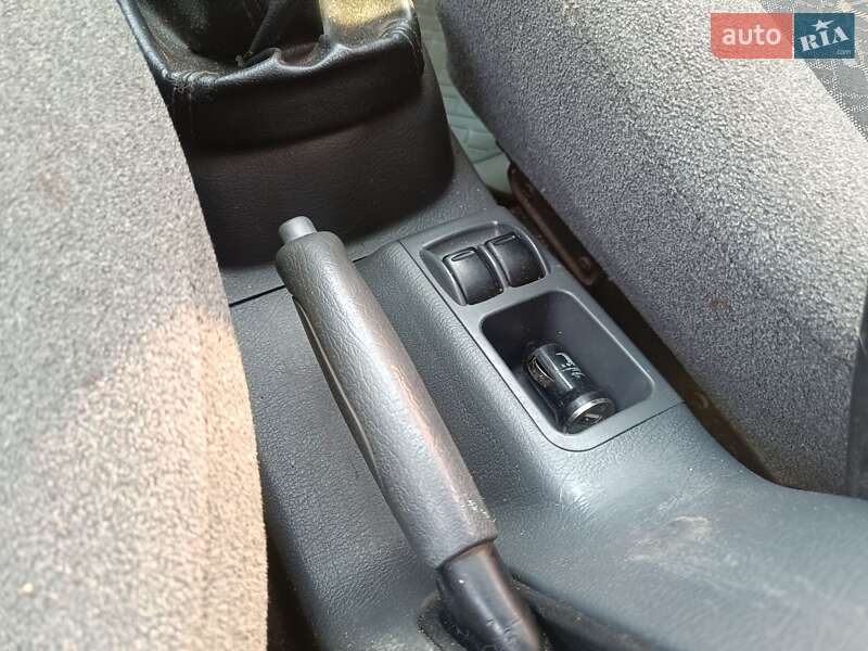 Седан Daewoo Lanos 2004 в Ужгороді