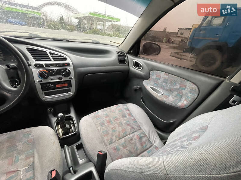 Седан Daewoo Lanos 2003 в Солотвине