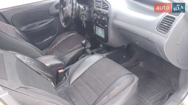 Седан Daewoo Lanos 2003 в Малині
