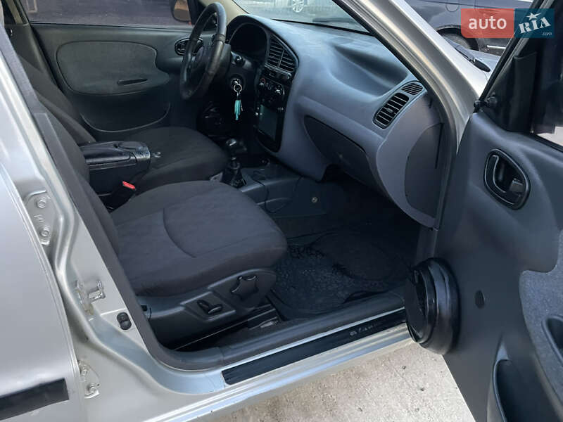 Седан Daewoo Lanos 2004 в Солотвине