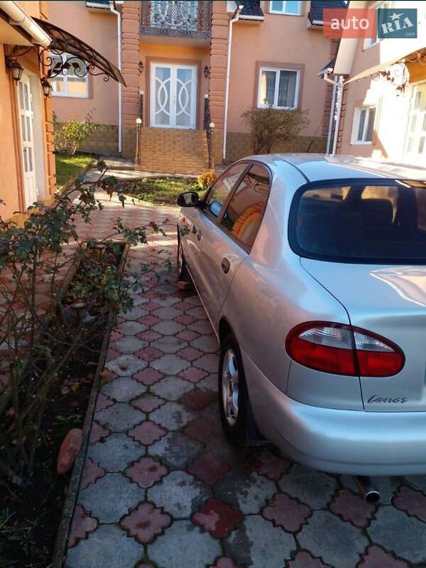 Седан Daewoo Lanos 2004 в Заставной фото Седан Daewoo Lanos 2004 в Заставной