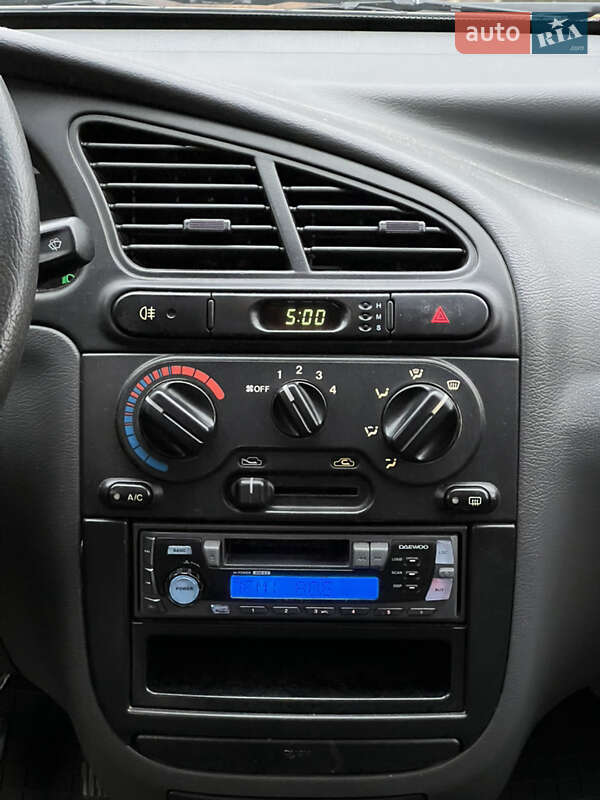 Седан Daewoo Lanos 2003 в Львове
