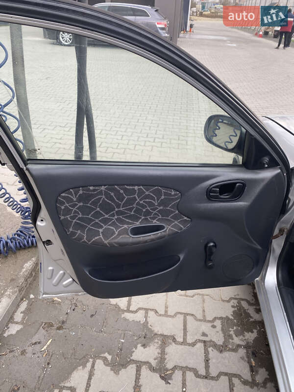 Седан Daewoo Lanos 2003 в Тернополе