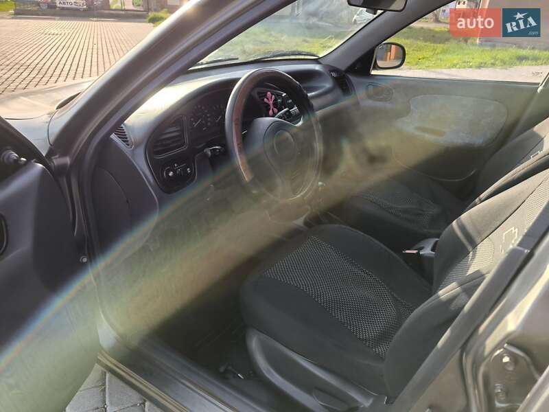 Седан Daewoo Lanos 2001 в Коломые