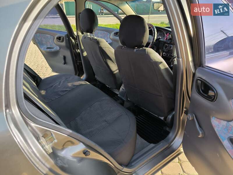 Седан Daewoo Lanos 2001 в Коломые