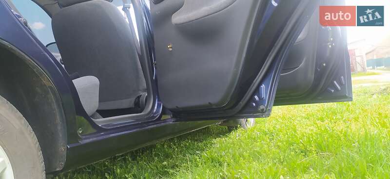 Седан Daewoo Lanos 2004 в Ромнах