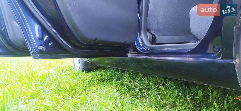 Седан Daewoo Lanos 2004 в Ромнах