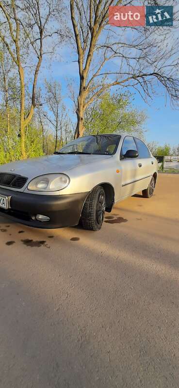 Седан Daewoo Lanos 2004 в Синельниковому