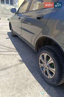 Седан Daewoo Lanos 2001 в 