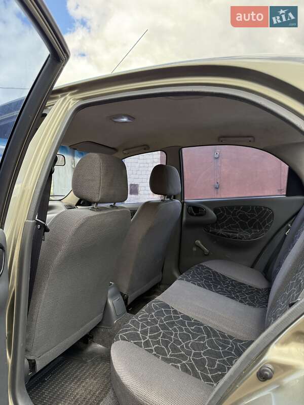 Седан Daewoo Lanos 2003 в Чернигове