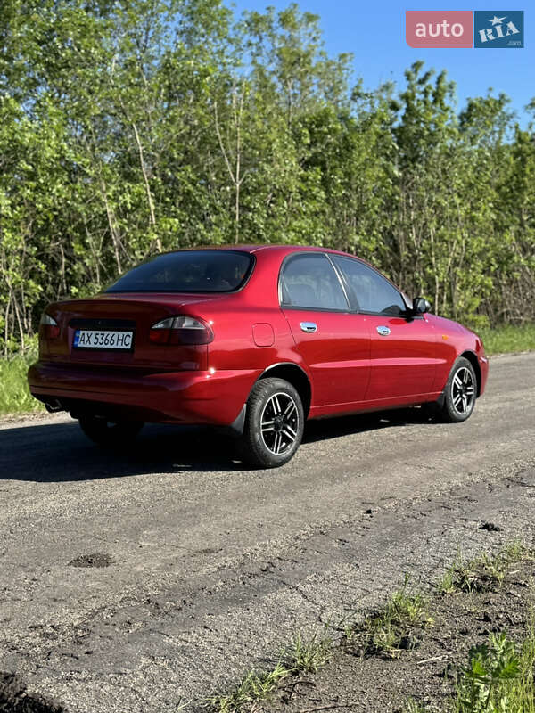 Седан Daewoo Lanos 2008 в Краснограді