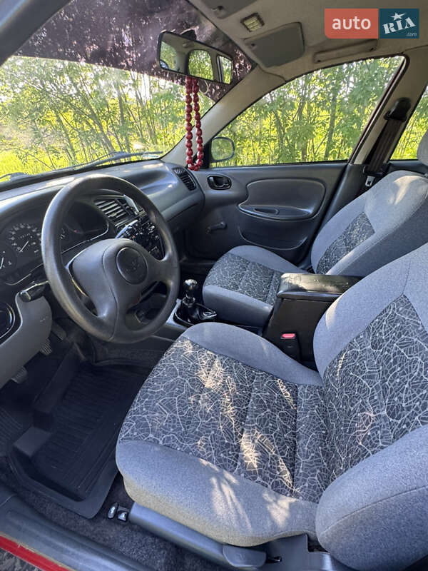 Седан Daewoo Lanos 2008 в Краснограді