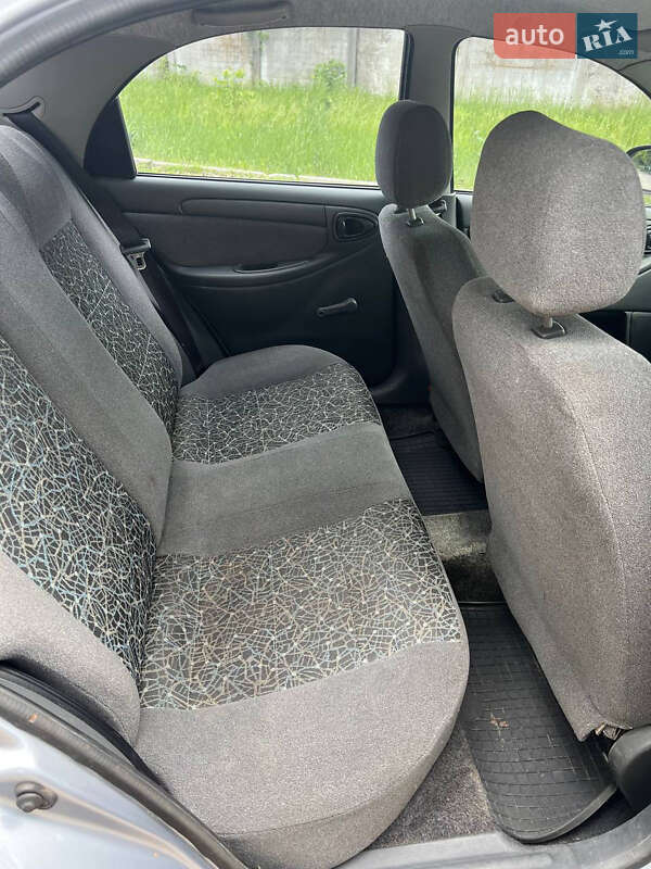 Седан Daewoo Lanos 2010 в Полтаве