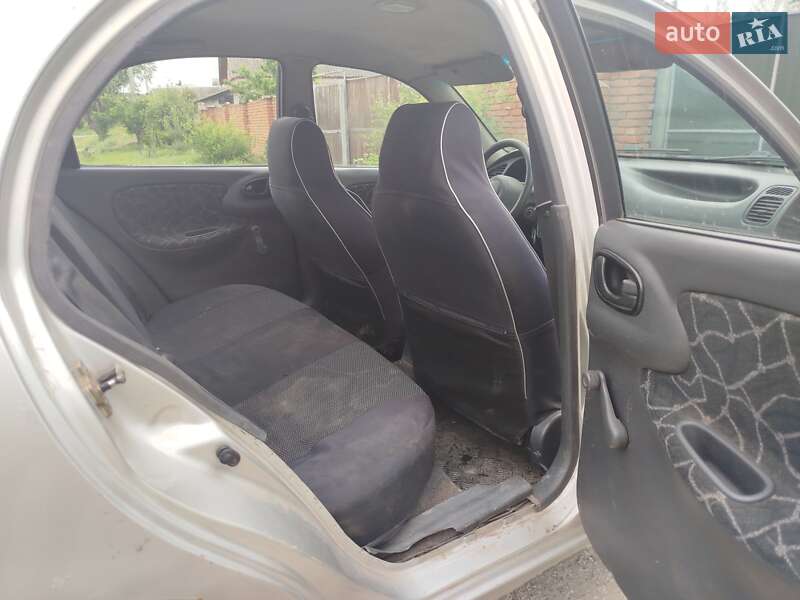 Седан Daewoo Lanos 2004 в Харькове