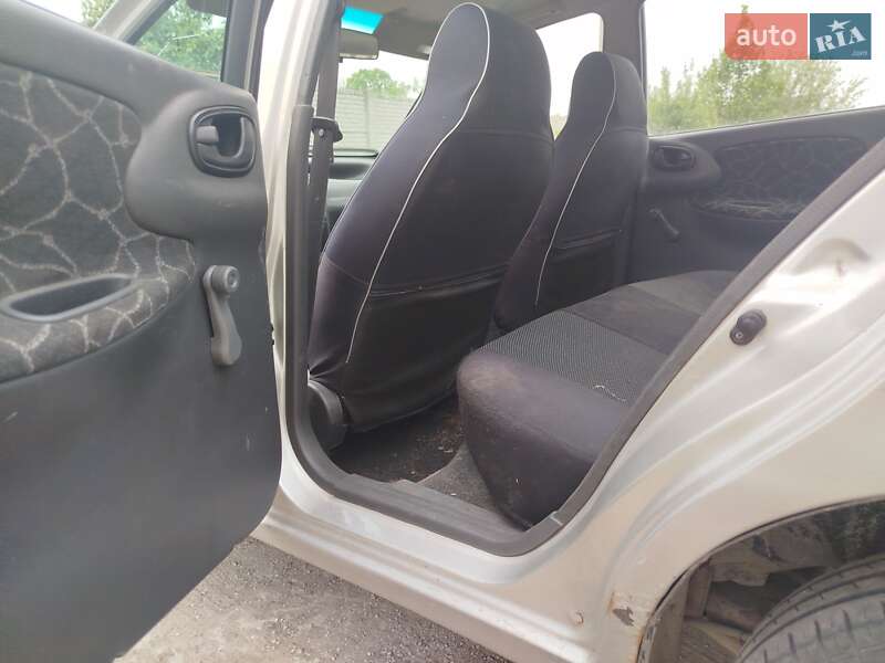 Седан Daewoo Lanos 2004 в Харькове