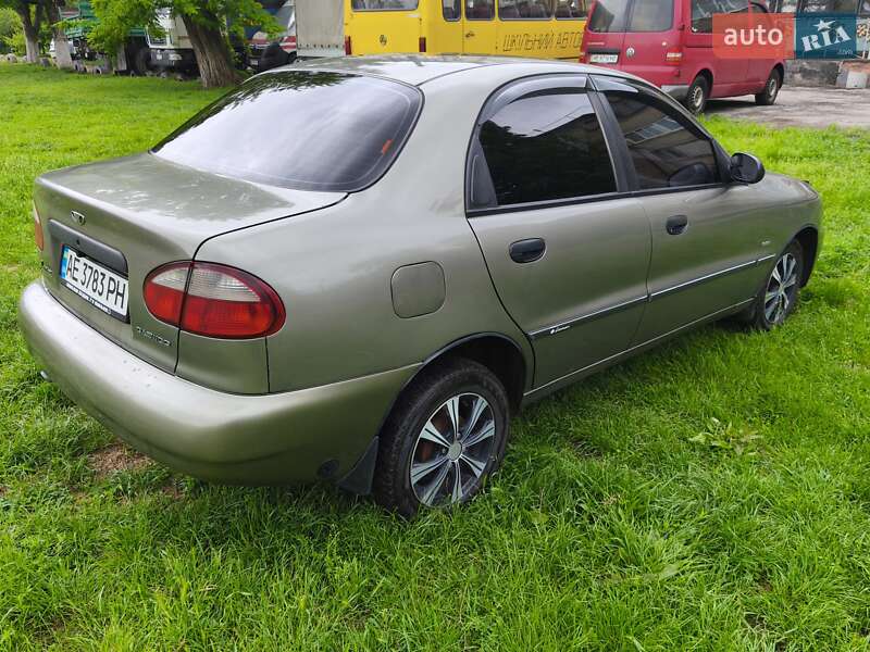 Седан Daewoo Lanos 2004 в Новомосковске