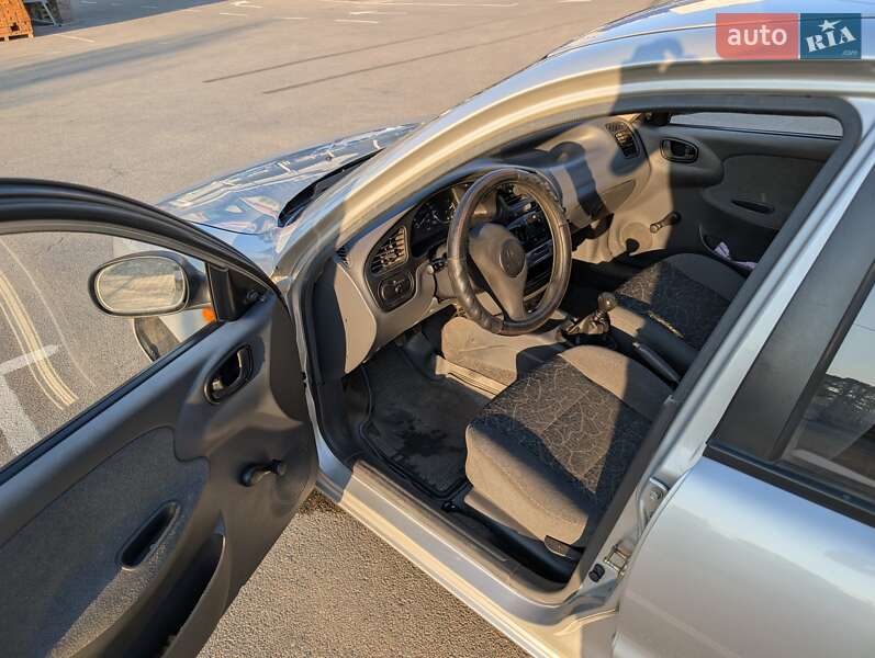 Седан Daewoo Lanos 2005 в Днепре