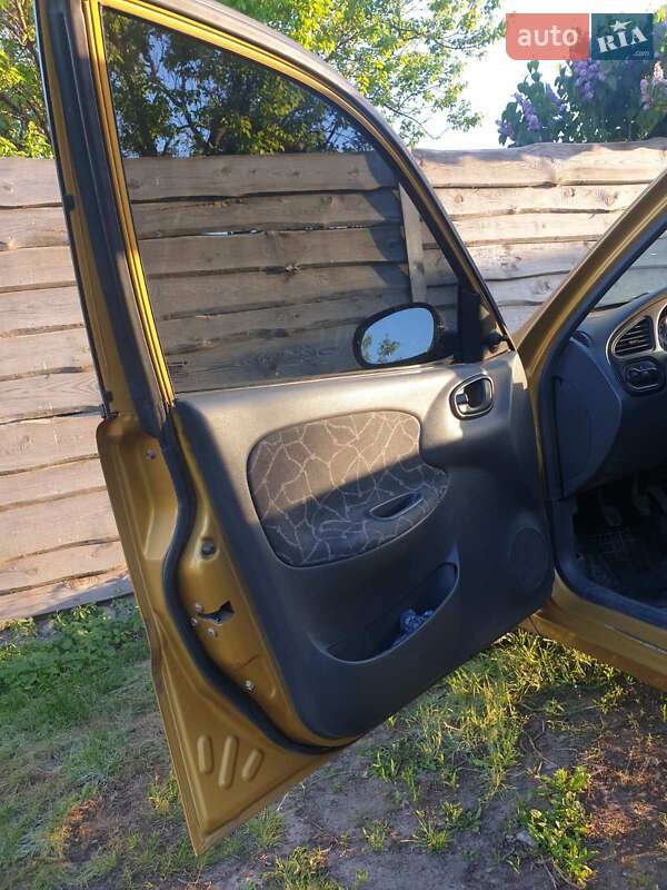 Седан Daewoo Lanos 2003 в Харкові