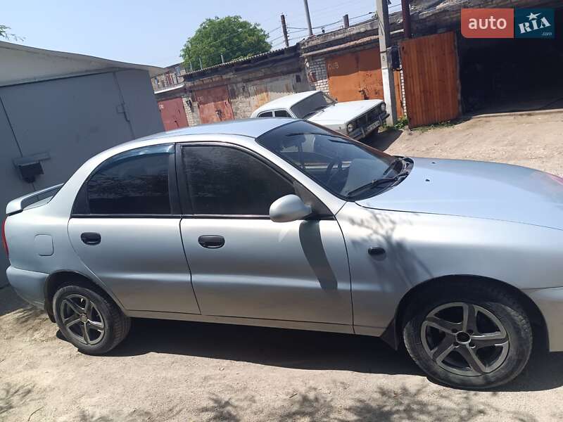Седан Daewoo Lanos 2004 в Запорожье