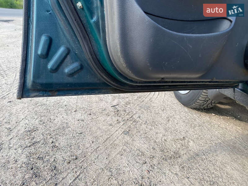 Седан Daewoo Lanos 1999 в Киеве
